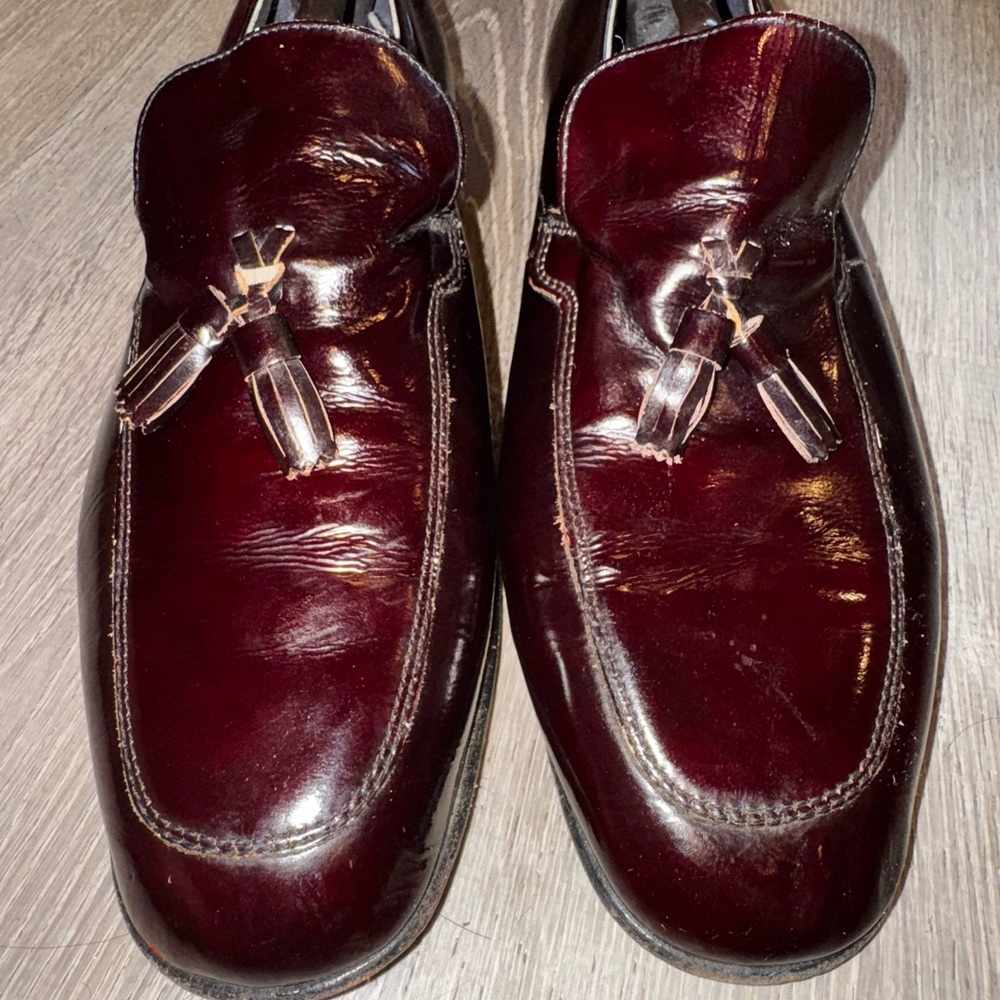 Rare Vintage 100% genuine leather dark brown oxfords.